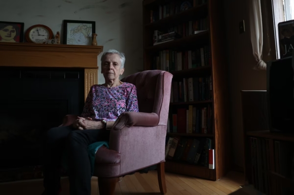 2 Mat Hang Chuc Ngan Usd Vi Bi Ai Gia Giong Nguoi Than De Goi Dien Lua Tien