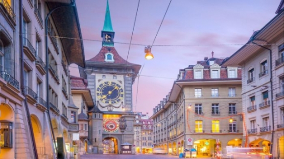 3 Noi Lo Cua Gioi Nha Giau Trung Quoc Khi Gui Tien O Thuy Si