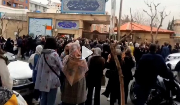 1 Iran Bat Hon 100 Nguoi Vu Dau Doc Hang Ngan Nu Sinh