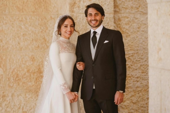 1 Truong Nu Cua Vua Jordan Ket Hon Voi Nha Tai Chinh