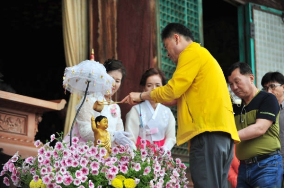 1 Dan Han Quoc Duoc Nghi Bu Ca Phat Dan Va Giang Sinh