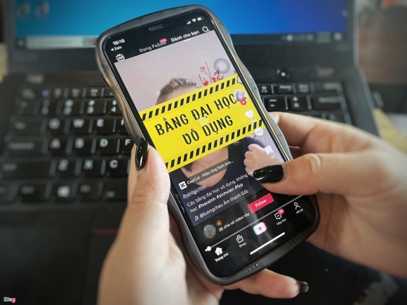 TikToker nêu 4 bằng đại học ‘vô dụng’ tại Việt Nam: Chuyên gia giáo dục nói gì?