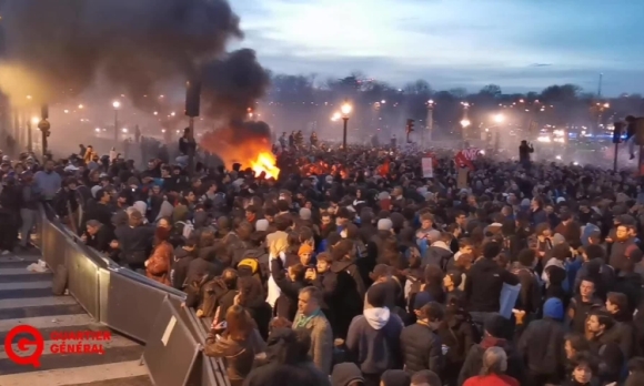 2 Phap Bung Phat Bieu Tinh Vi Luat Nang Tuoi Huu