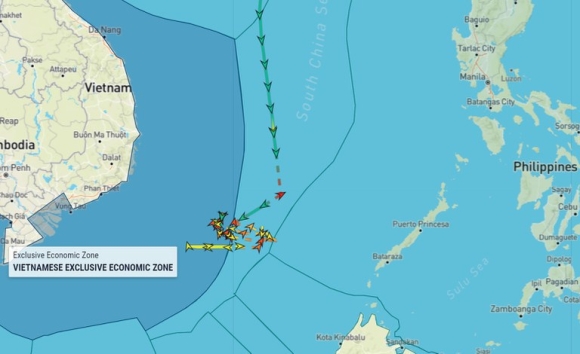2 Tau Trung Quoc Nhan Nhan Tren Vung Bien Viet Nam