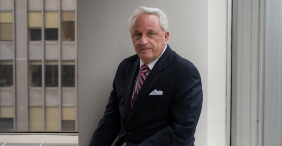 2 Ong Trump Hoang Loan