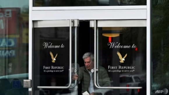 1 Bat Chap Tin Mung Tu Credit Suisse Co Phieu Ngan Hang My Van Lao Doc