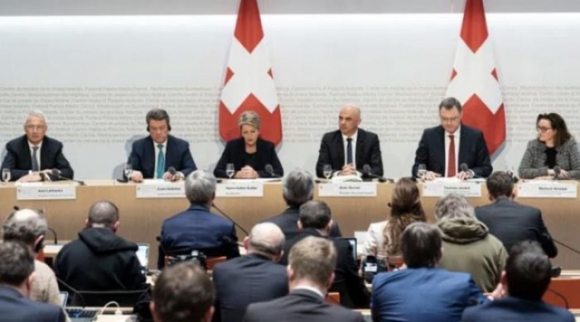 1 No Luc Giai Quyet Cac Bat On Kinh Te Cua Thuy Si