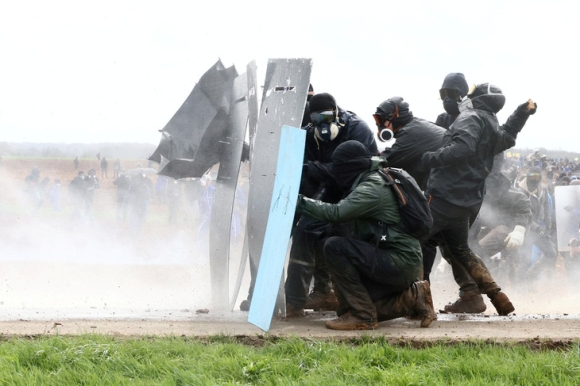 1 Chua Het Vu Huu Tri Phap Lai Doi Pho Bieu Tinh Phan Doi Xay Ho Thuy Loi