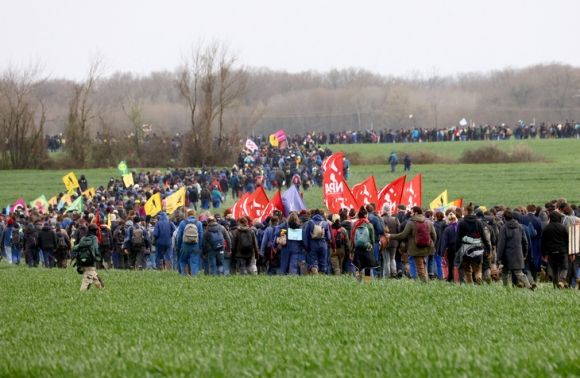 2 Chua Het Vu Huu Tri Phap Lai Doi Pho Bieu Tinh Phan Doi Xay Ho Thuy Loi