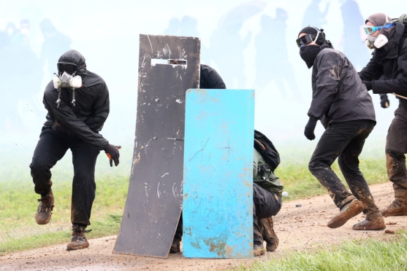 4 Chua Het Vu Huu Tri Phap Lai Doi Pho Bieu Tinh Phan Doi Xay Ho Thuy Loi