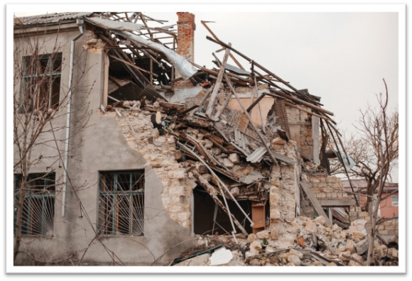 4 Nhung Bong Hong Ukraine Vuot Lan Dan Dua Cuu Tro Toi Cac Lang Tien Tuyen Nguy Hiem Nhat O Ukraine