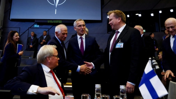 1 Phan Lan La Chu Bai Cho Nato Doi Pho Voi Nga