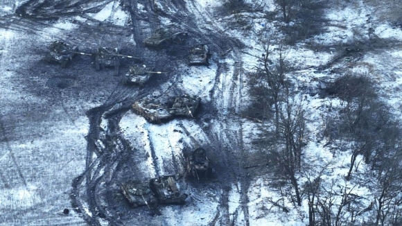 2 Nga Co The Da Cach Chuc Tu Lenh Quan Khu Mien Dong