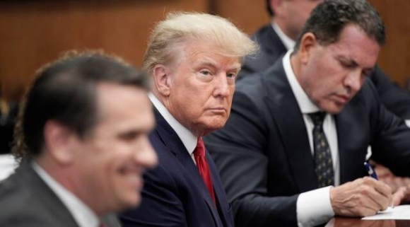 1 Gioi Hung Bien Nhung Trump Ra Toa Chi Noi Dung 6 Lan Trong Phien Toa Keo Dai 1 Gio