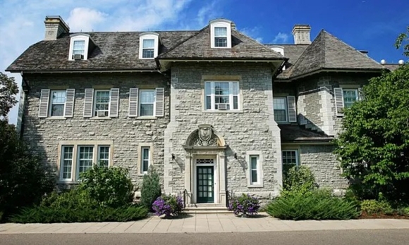 1 Nha Cu Cua Thu Tuong Canada Dong Cua Vi Chuot Chet