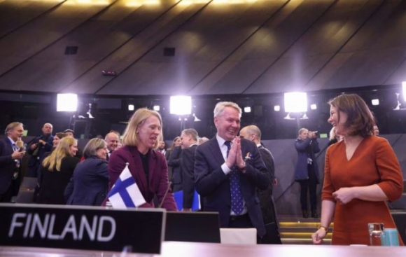 1 Phan Lan Chinh Thuc Gia Nhap Nato Nga Noi Gi