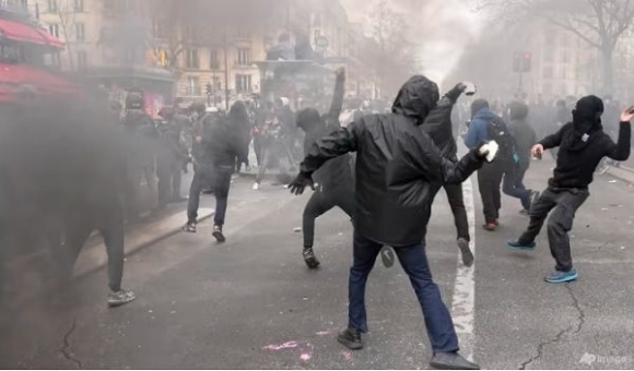 1 Bao Luc Lai No Ra Tai Phap Vi Cai Cach Huu Tri