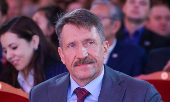 1 Lai Sung Tu Than Khuyen Ong Trump Sang Nga An Nau