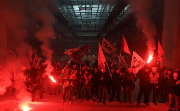 3 Bao Luc Lai No Ra Tai Phap Vi Cai Cach Huu Tri