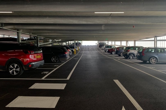 2 O To Dien Co The Lam Sap Cac Bai Do Xe Nguyen Nhan Den Tu Chinh Bo Pin