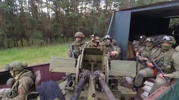2 Ukraine Dieu Uav Cam Tu Tan Cong Doan Tau Hoa Boc Thep Cua Nga