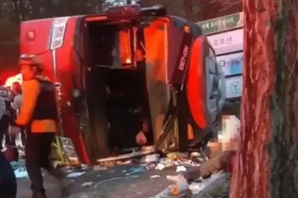 1 Tai Nan Xe Bus Tai Han Quoc Khien 35 Nguoi Thuong Vong