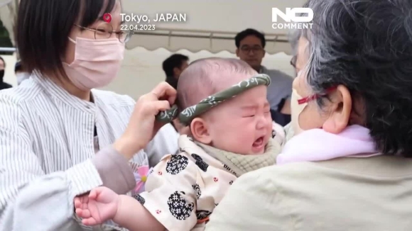 1 Vo Si Sumo Nhi Thi Khoc O Nhat Ban