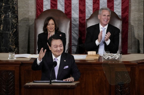 1 Tin Tuc The Gioi 28 4 Quan He My   Han Dang Manh Nhat Nga Lam Hat Nhan Cho Tho Nhi Ky