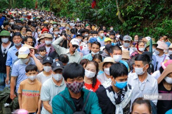 13 Chu Tich Nuoc Vo Van Thuong Dang Huong Tuong Nho Cac Vua Hung