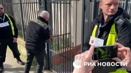 2 Ba Lan Tich Thu Truong Hoc Cua Su Quan Nga