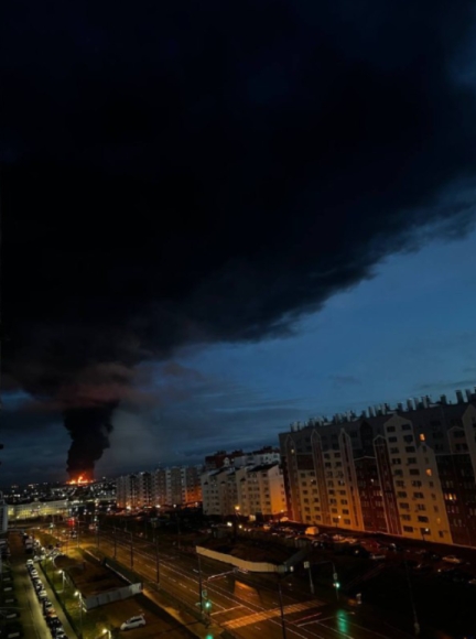 5 Kho Chua Dau O Crimea Boc Chay Du Doi Nghi Bi May Bay Khong Nguoi Lai Tan Cong