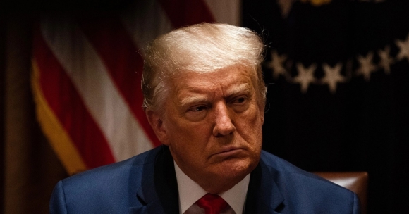 1 Ong Trump Noi Dang Bi Tan Cong Toan Dien