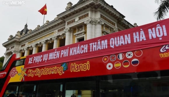 1 Bang Ron Chao Don Du Khach Di Xe Bus 2 Tang Ha Noi Lai Sai Chinh Ta