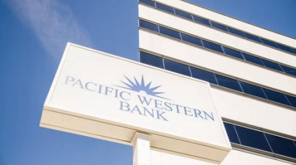 1 Co Phieu Sut 50 Chi Trong Vai Gio Mot Ngan Hang My Nua Dang Lung Lay