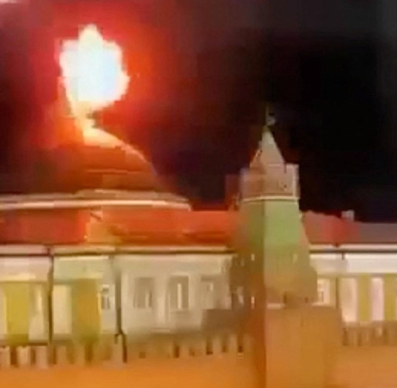 1 Ke Nao Dung Dang Sau Su Si Nhuc Dien Kremlin