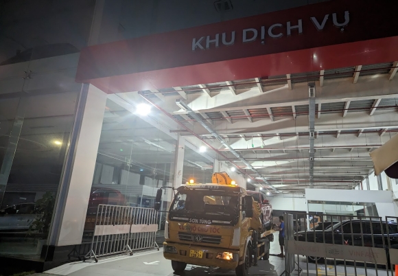 6 Trai Nghiem Vf8 Bi Loi Dung Dot Ngot Luc Nua Dem Tren Cao Toc Quang Ngai Da Nang