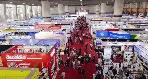 1 Hoi Cho Quang Chau Doanh Nghiep Trung Quoc Lo Ngai Vi Khach Hang Au Va My Giam Manh