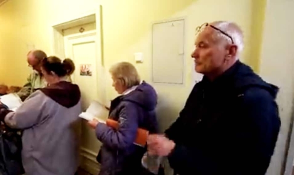 1 Nguoi Nga Thi Ngoai Ngu De Tranh Bi Truc Xuat Khoi Latvia