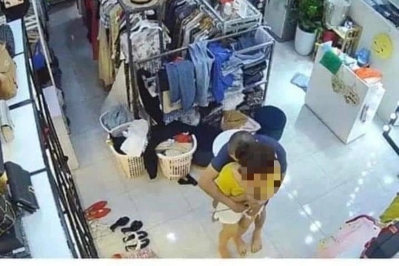 Người phụ nữ khổ sở vì bị nhầm là chủ shop vụ hiếp dâm ở Vĩnh Phúc