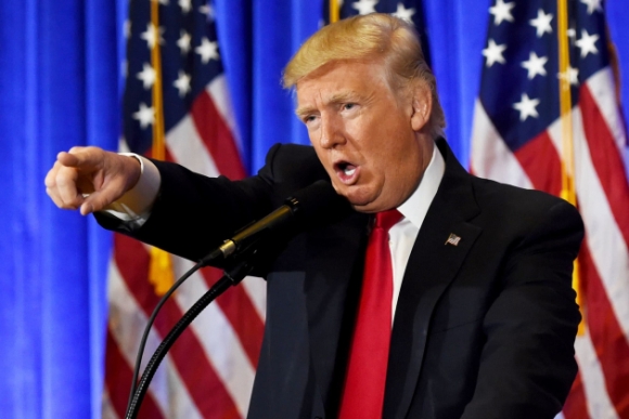 2 Mon Qua Troi Ban Cho Ong Trump