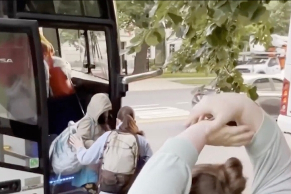 1 Texas Tha 70 Nguoi Nhap Cu Truoc Cua Nha Pho Tong Thong My