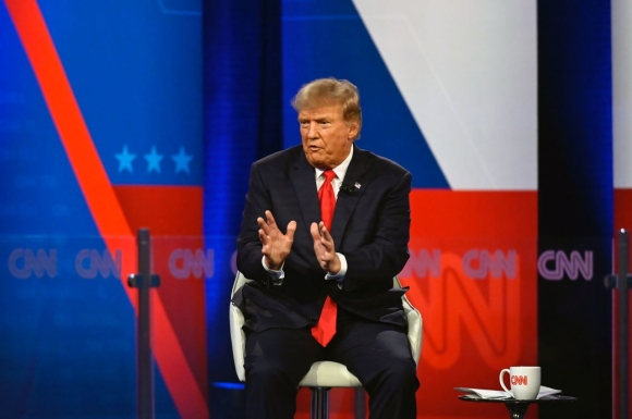 2 Loat Nghi Si Cong Hoa Chi Trich Ong Trump Vi De Xuat De My Vo No