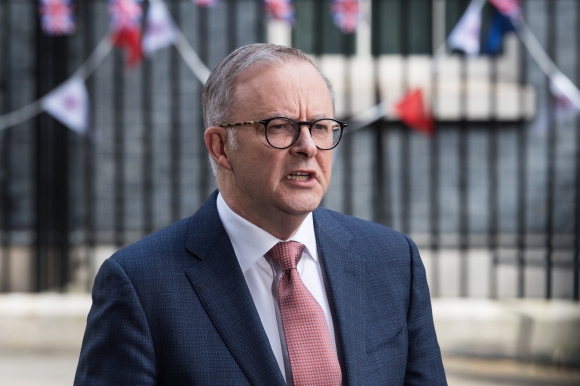 1 Australia Huy Hop Nhom Bo Tu