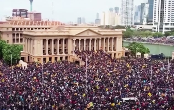 2 Ap No Trung Quoc Day Nhieu Nuoc Ngheo Den Bo Vuc Sup Do