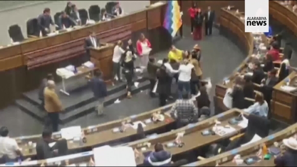 1 Nghi Si Bolivia Lao Vao Au Da Giua Quoc Hoi