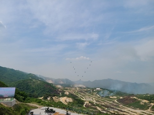 7 My   Han Pho Dien Suc Manh Trong Tap Tran Ban Dan That Lon Chua Tung Co