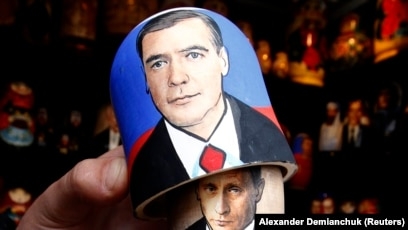 1 Lat Dat Dmitry Matryoska Cua Nuoc Nga