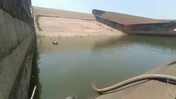 1 Quan Chuc An Do Hut 2 Trieu Lit Nuoc Khoi Ho De Tim Dien Thoai