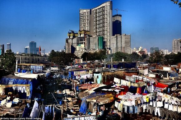 12 Chum Anh Ranh Gioi Giau Ngheo Chi Cach Nhau Mot Hang Rao