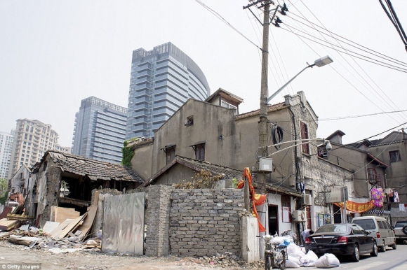 14 Chum Anh Ranh Gioi Giau Ngheo Chi Cach Nhau Mot Hang Rao